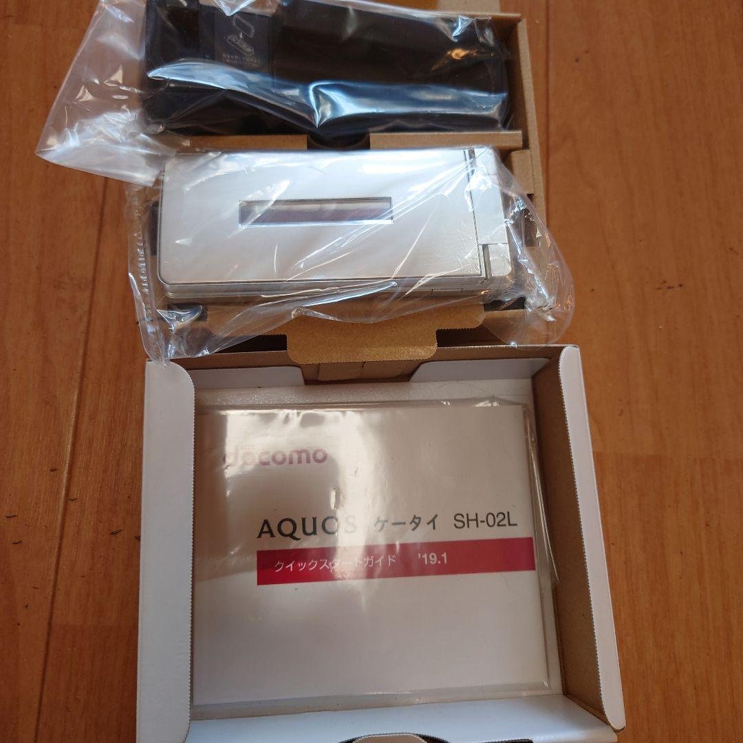 ガラホ AQUOS ケータイ SH-02L 本体 ゴールド Amazon | docomo SH-02L AQUOS ケータイ ゴールド | シャープ(SHARP